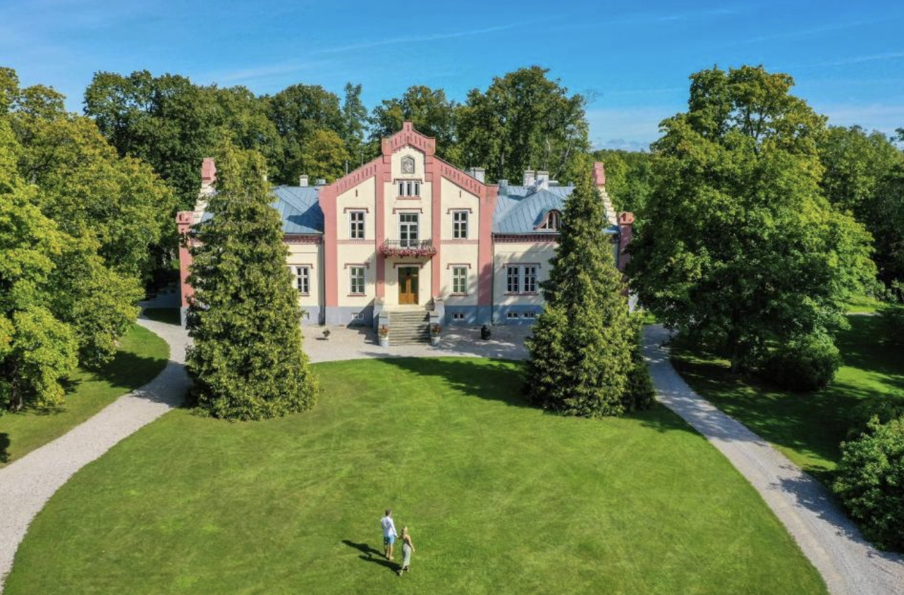 Padaste manor